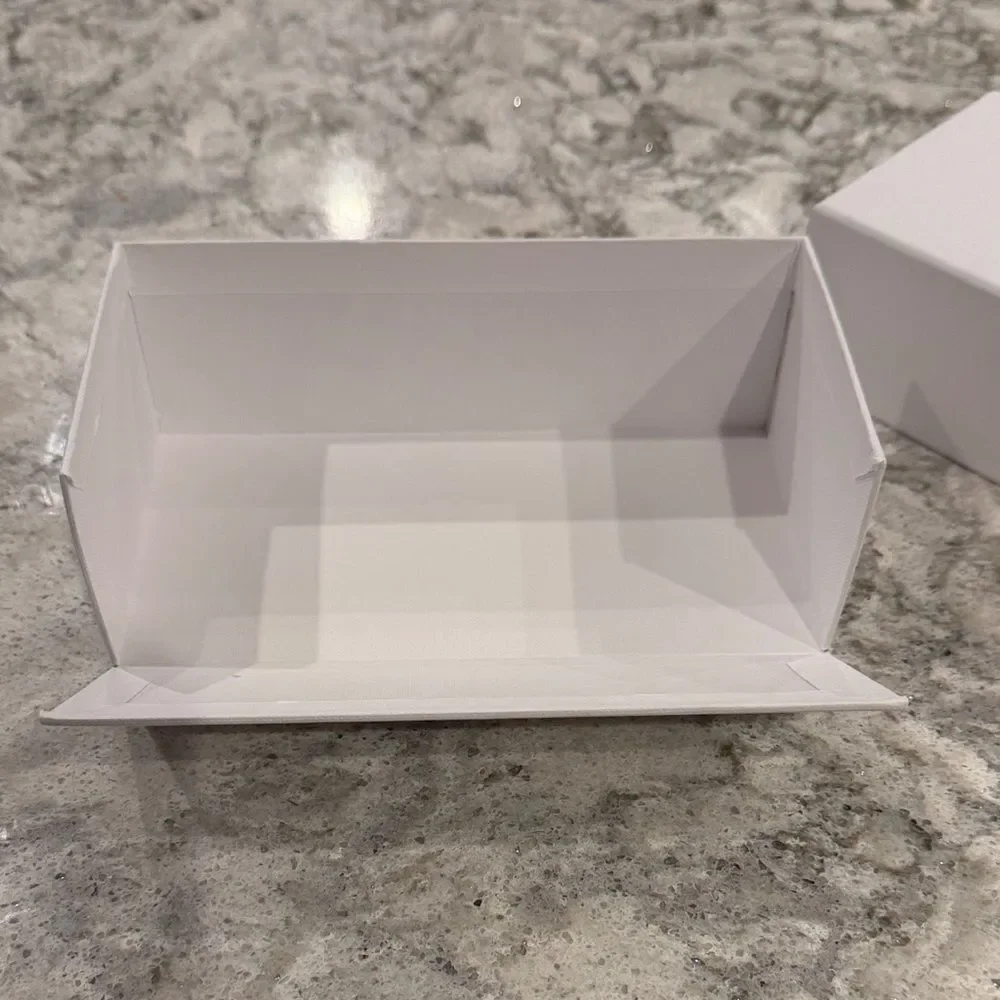 Van Cleef & Arpels Elegant White Box